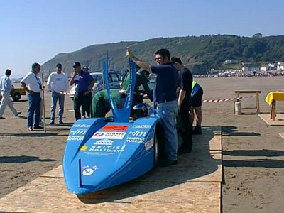 Bluebird во время установления рекорда скорости на суше в 1998 году